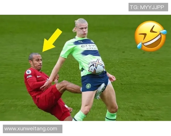 足球明星缩小版趣味图集展示球场传奇瞬间，重现经典时刻的迷你风采